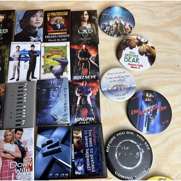 37 Vintage Movie Buttons Collection Of 37 Pins Lot Collections Cinema - Picture 4 of 5